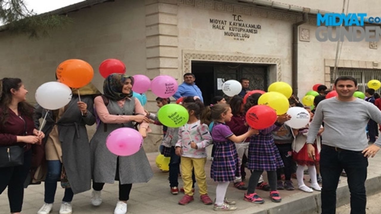 Midyat Anıt Park Meydanı’nda kitap okuma etkinliği