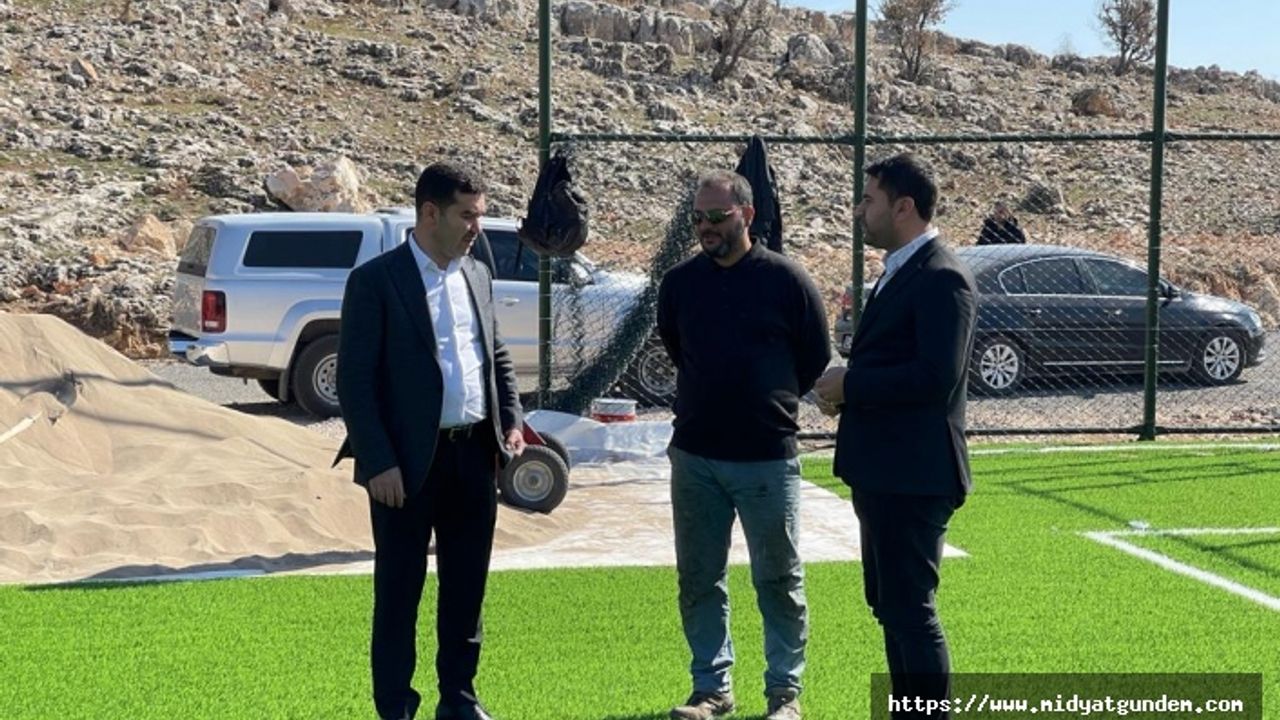Başkan Aksoy Çim Halı Saha Yapım Çalışmalarını İncelendi