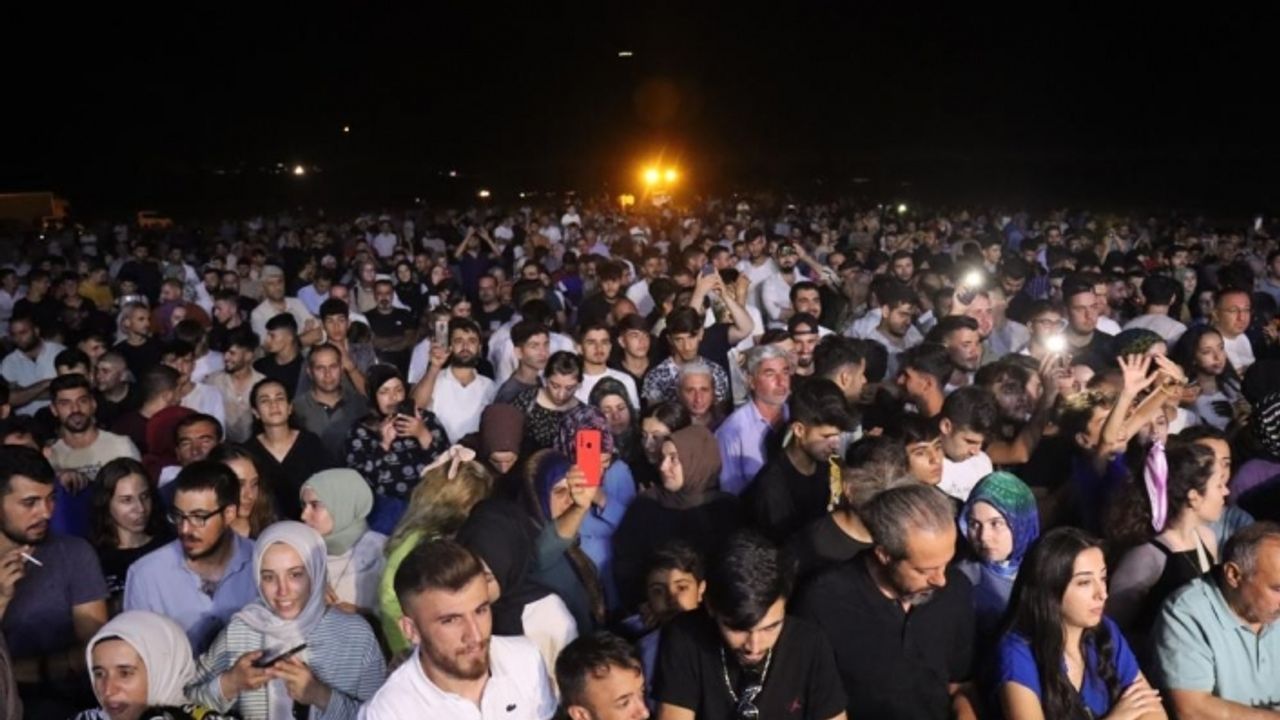 Cendere Köprüsü'nde İzmir Devlet Senfoni Orkestrası ile Kahtalı Mıçe sahne aldı