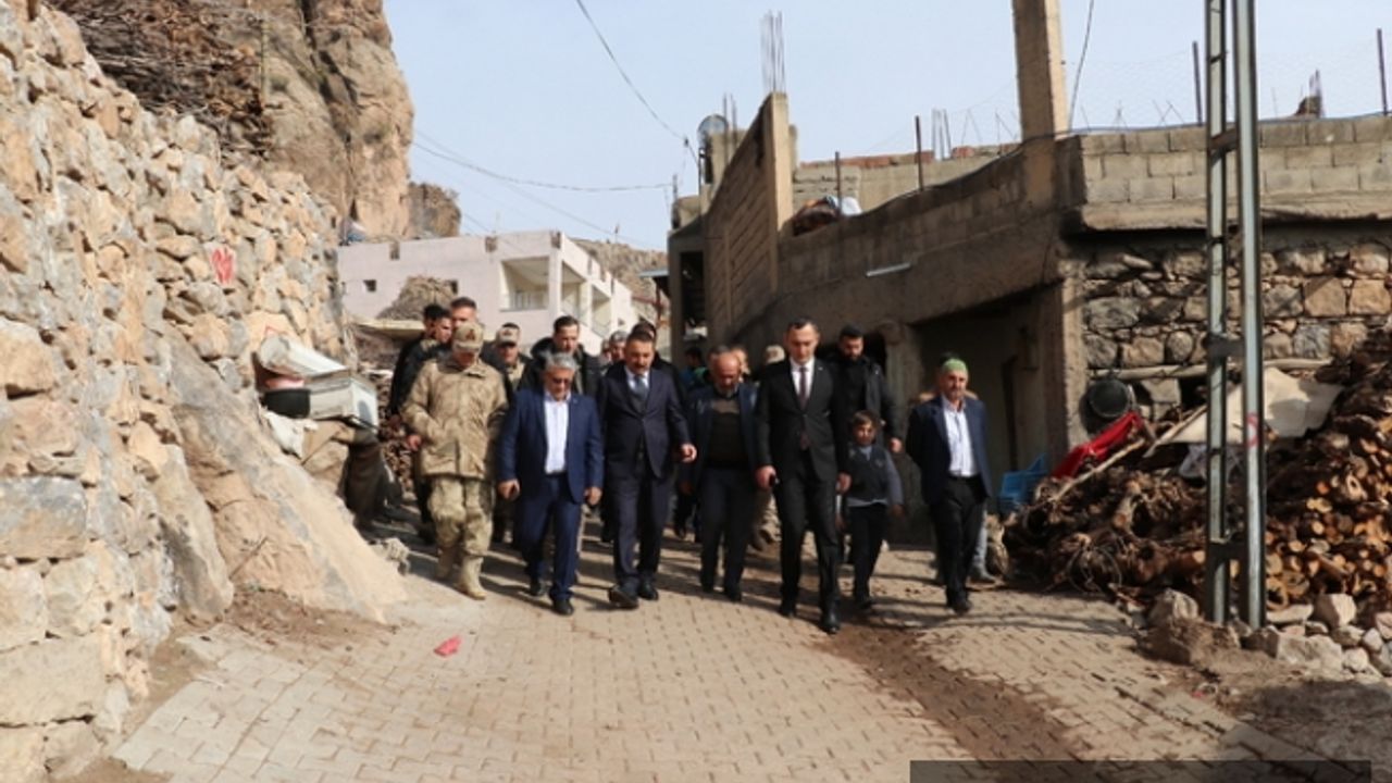 Siirt Valisi Osman Hacıbektaşoğlu Pervari ilçesinde iki köyü ziyaret etti