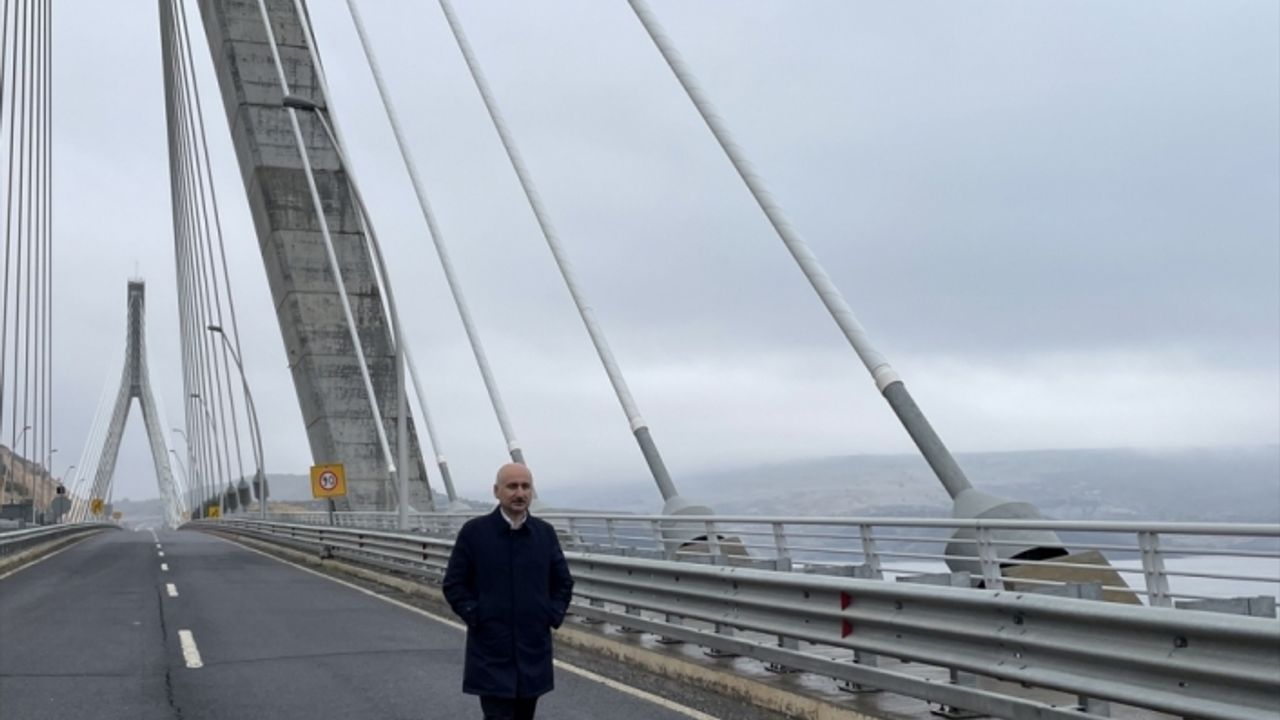 Ulaştırma ve Altyapı Bakanı Karaismailoğlu, Nissibi Köprüsü'nde incelemede bulundu: