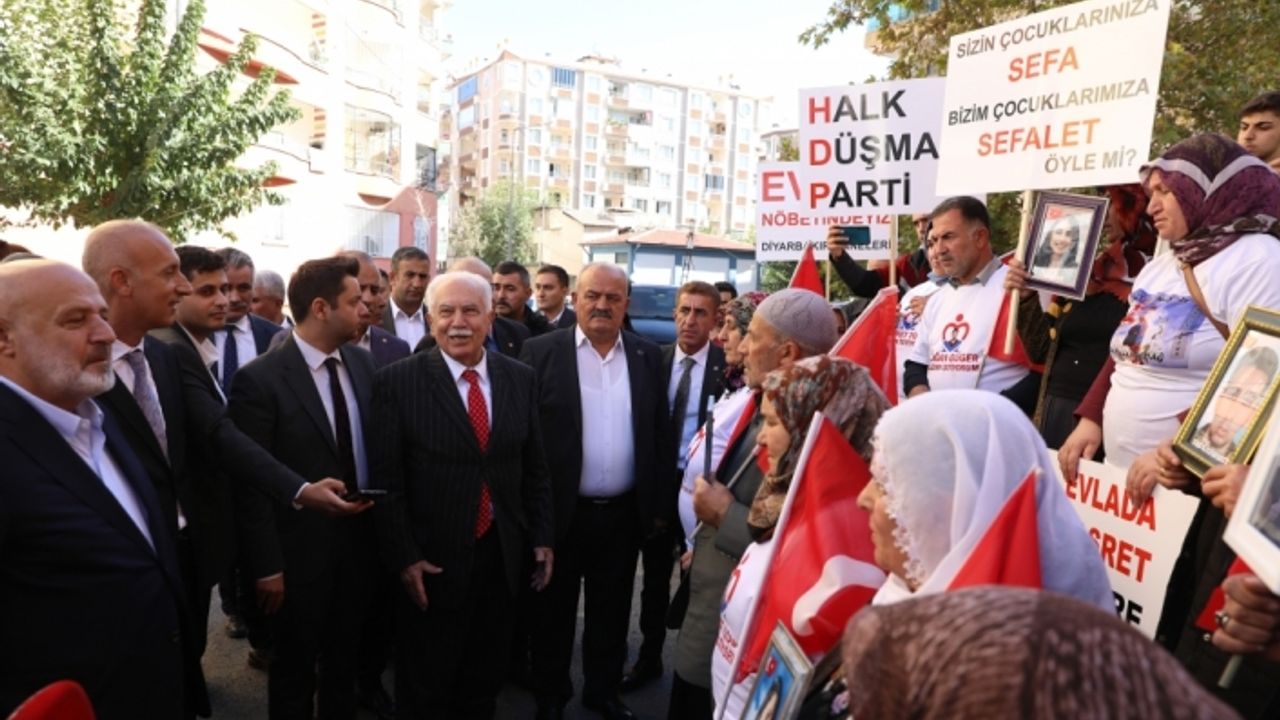 Vatan Partisi Genel Başkanı Doğu Perinçek, Diyarbakır annelerini ziyaret etti