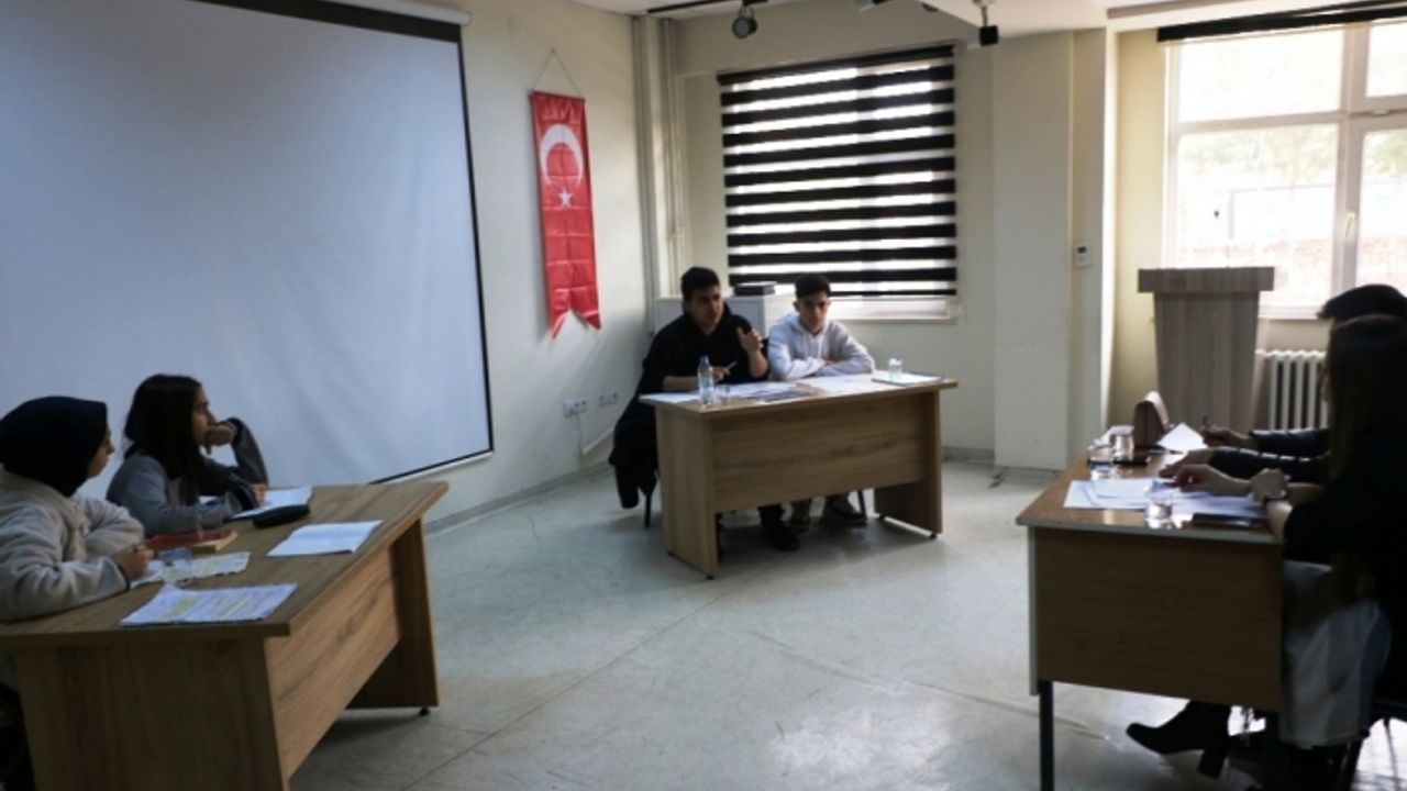 Cizre'de Liselerarası Münazara Yarışması başladı
