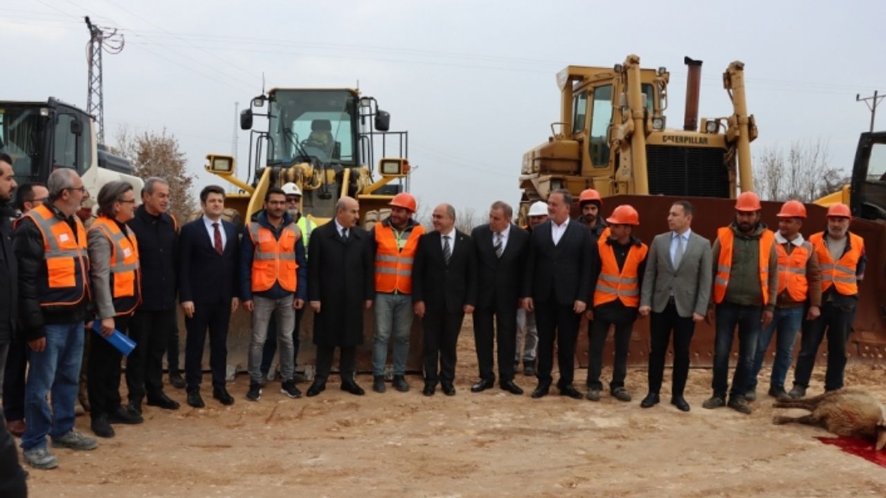 Mardin-Midyat kara yolunda ikinci etap bölünmüş yol çalışmalarına başlandı