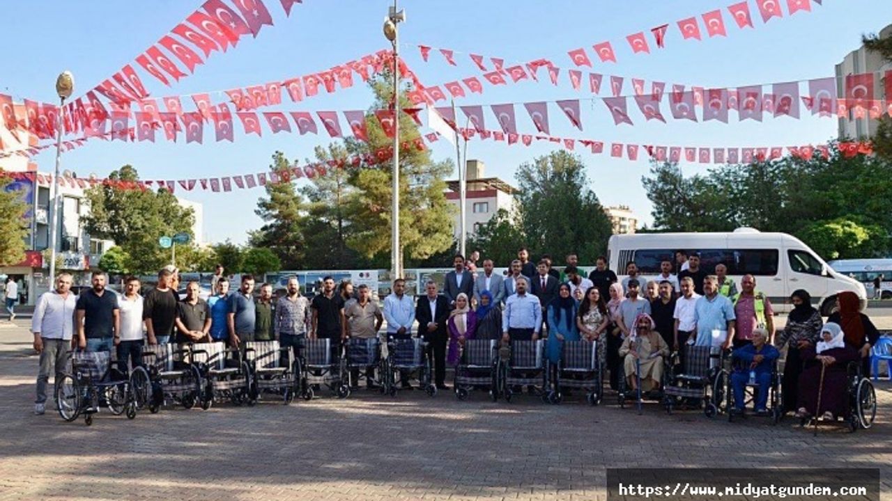 Başkan Şahin’den özel bireylere tekerlekli sandalye desteği