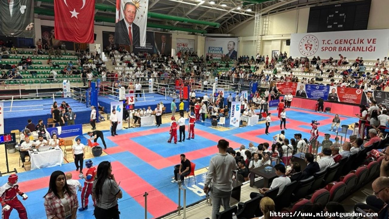 Mardin'de Kick Boks Şampiyonasında Heyecan Sürüyor
