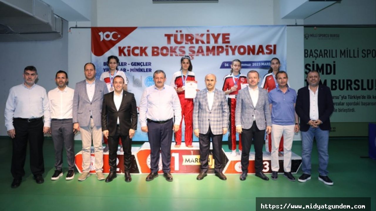 Milli Takıma Seçilen Sporcular, Madalyalarını Vali Demirtaş’ın Elinden Aldı