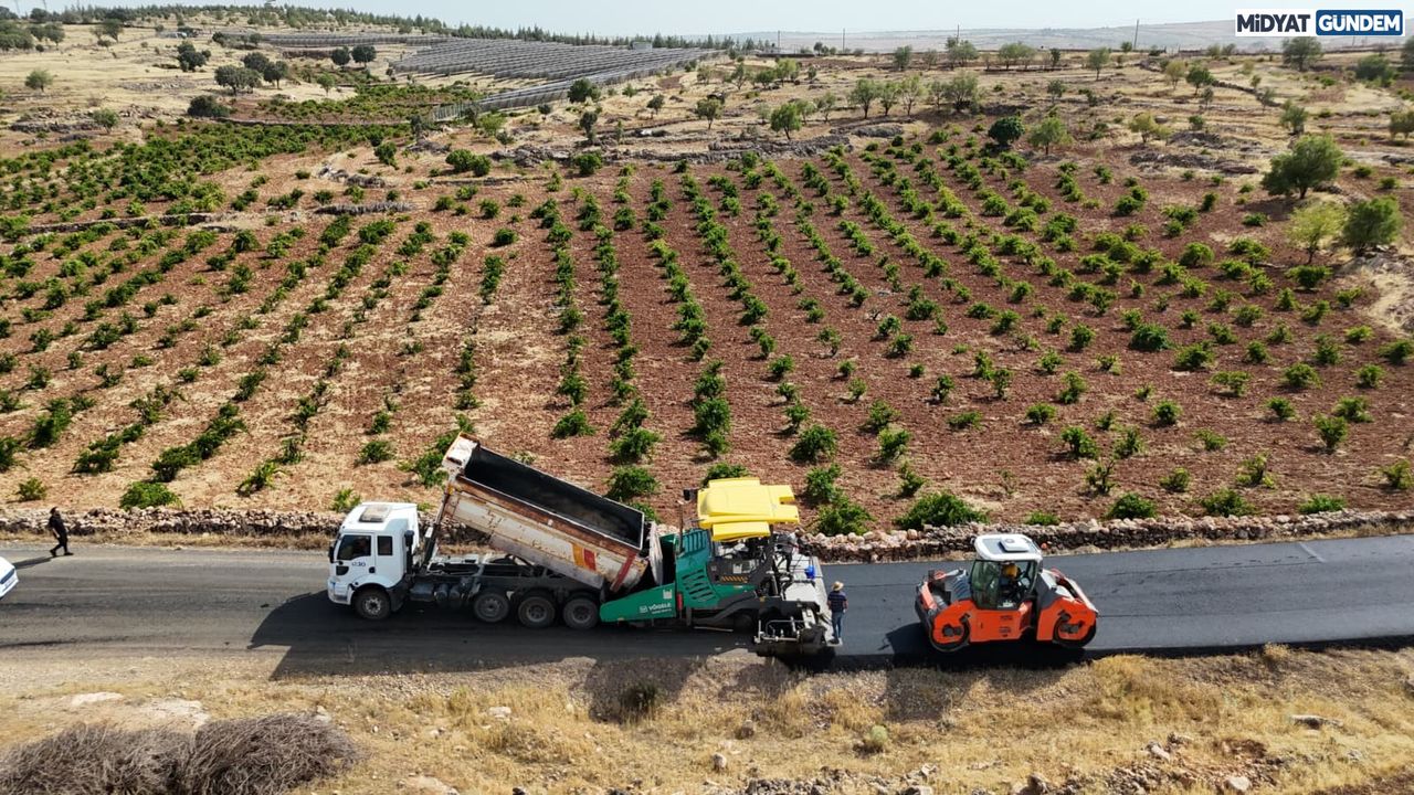 Midyat’ta Ulaşım Atağı: Dört Mahalleyi Birbirine Bağlayan Yol Sıcak Asfalta Kavuşuyor