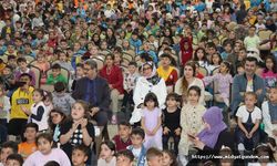 Midyat’ta Çocuklar, 23 Nisan'ı Büyükşehir Belediyesi'nin Düzenlediği Şenlikle Kutladı