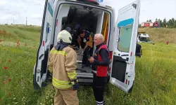 Şarampole devrilen kamyonun sürücüsü yaralandı