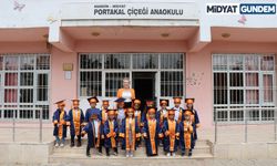 Portakal Çiçeği Ana Okulu öğrencilerinin mezuniyet sevinci