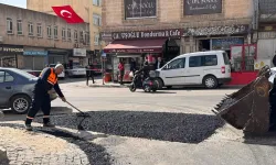 Midyat’ta asfalt bakım ve onarım çalışmaları hız kesmeden sürüyor