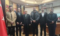 Başkan Bahçeli’ye Anlamlı Ziyaret: Midyat’tan Birlik ve Kardeşlik Mesajı