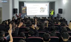 Mardin'de Jandarmadan Öğrencilere Siber Kalkan