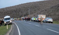 Midyat'ta yolcu midibüsü devrildi: 24 yaralı