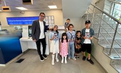 Midyat'ta Karnesini Getiren Öğrencilere Kitap Hediyesi