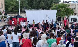 Midyat’ta Çocukların Yüzü Uçan Halı Festivali ile Güldü
