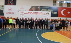 Midyat Cumhuriyet Kupası Şampiyonu Borsa İstanbul Anadolu Lisesi