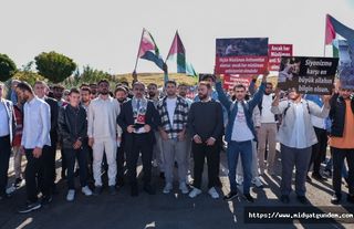MAÜ öğrencileri Gazze ile dayanışma için 3 dilde basın açıklaması düzenledi
