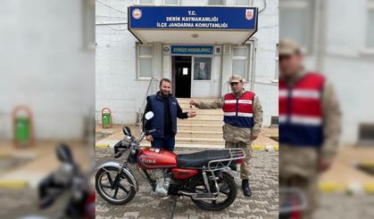 Mardin'de 12 yıl önce çalınan motosiklet bulunarak sahibine teslim edildi