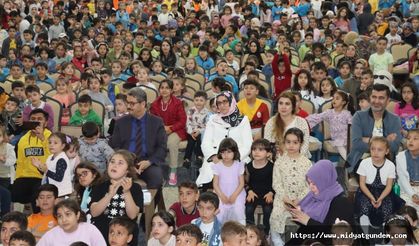 Midyat’ta Çocuklar, 23 Nisan'ı Büyükşehir Belediyesi'nin Düzenlediği Şenlikle Kutladı