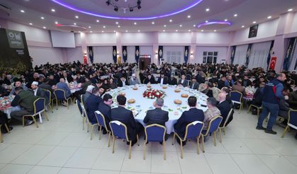 Mardin Valiliği ve Büyükşehir Belediyesi Dargeçit’te İftar Programı Düzenledi
