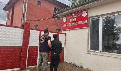 Düğün Salonunda Sürpriz Son: Firari Sazcı Jandarmaya Takıldı