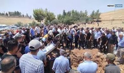 İzmir’de Hayatını Kaybeden 3 Kardeş Mardin’de Yan Yana Defnedildi