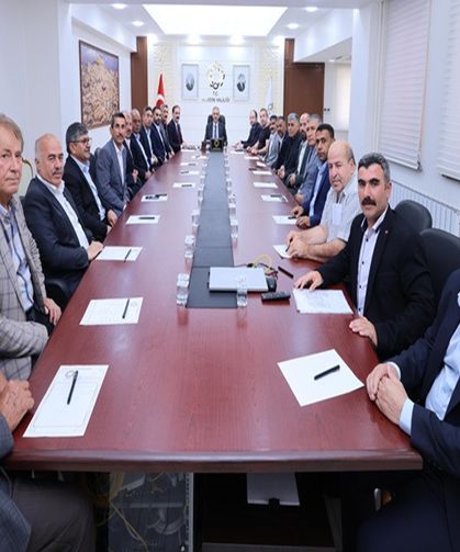Vali Akkoyun Muhtarlarla Bir Araya Geldi