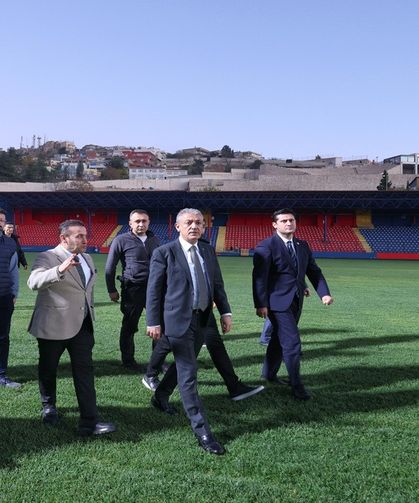 Vali Akkoyun, Stadyumu’ndaki Çalışmaları İnceledi