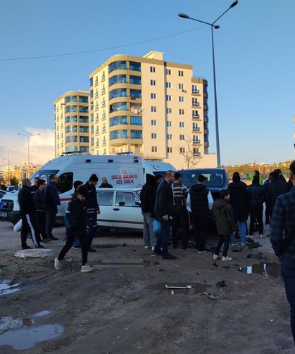 Midyat’ta iki aracın çarpıştığı kazada 2 kişi yaralandı