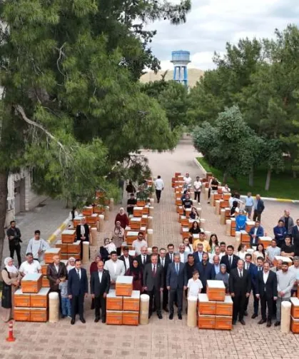 Mardin'de bin üreticiye 8 bin arı kovan desteği