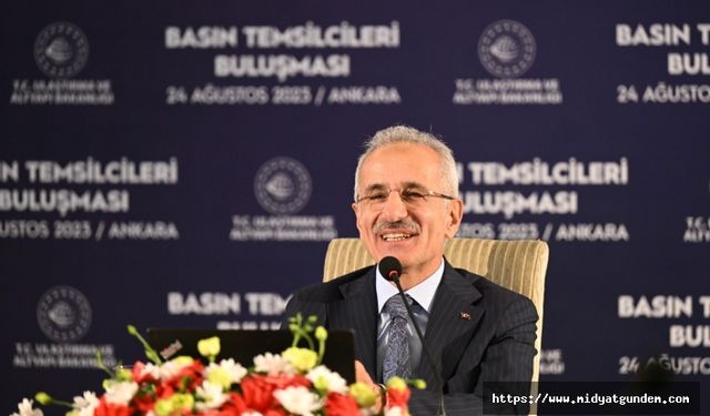 Bakan Uraloğlu, gazete ve televizyonların Ankara Temsilcileri ve haber müdürleriyle bir araya geldi.