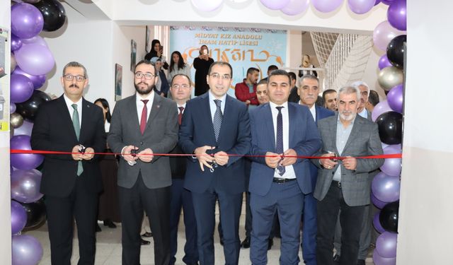 Midyat’ta Şehit Öğretmen Emir Topal, adına kütüphane açıldı