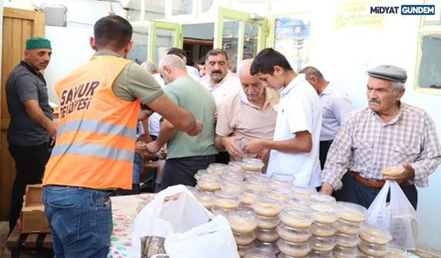 Savur’da, Muharrem Ayı Dolayısıyla Vatandaşlara Aşure Dağıtıldı