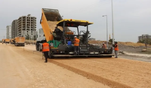 Şanlıurfa yeni açılan yolda asfalt hazırlığı yapılıyor