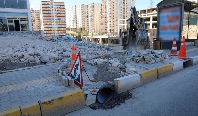 Artuklu Vali Ozan Caddesi’nde Yağmursuyu Hattı Döşendi