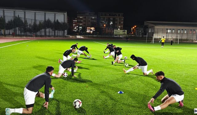 Midyat Belediyespor, gece idman yaptı