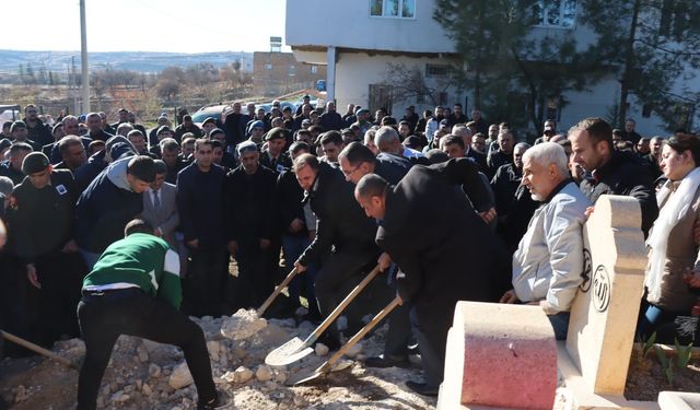 Binbaşı Adnan Deniz’in cenazesi Midyat’ta defnedildi