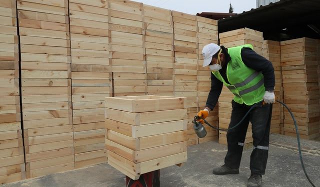 Mardin Büyükşehir Belediyesinden ahşap saksı üretimi