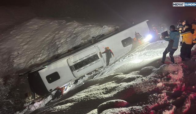 Bingöl'de Mardin firmasına ait yolcu otobüsü devrildi: 4 ölü, 32 yaralı