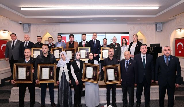 Mardin'de Şehit Yakınları ve Gaziye Devlet Övünç Madalyası Takdim Edildi