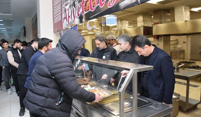 MAÜ'de Ramazan Bereketi: Öğrenciler İftar Sofrasında Bir Arada