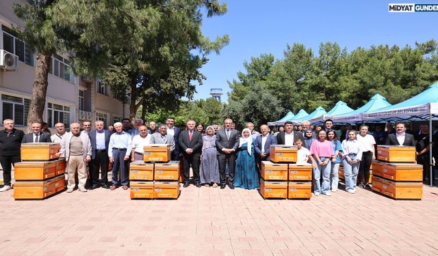 Mardin’de 4 Bin Arılı Kovan Üreticilere Dağıtılıyor