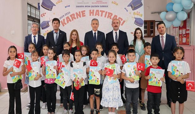 Vali Akkoyun, Karne Dağıtım Törenine Katılarak Öğrencilerin Sevincine Ortak Oldu