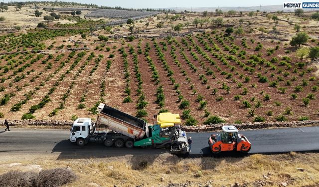 Midyat’ta Ulaşım Atağı: Dört Mahalleyi Birbirine Bağlayan Yol Sıcak Asfalta Kavuşuyor