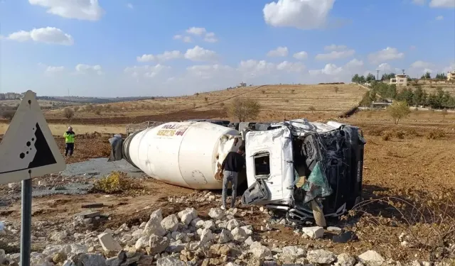 Midyat'ta Beton Mikseri Devrildi: Sürücü Yaralandı