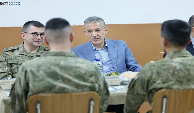 Kahraman Mehmetçiklerimizle İftar Sofrasında Buluşma