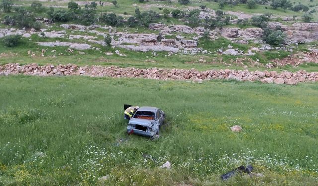 Midyat-Nusaybin Yolunda  Araç Şarampole Devrildi: 1 Yaralı