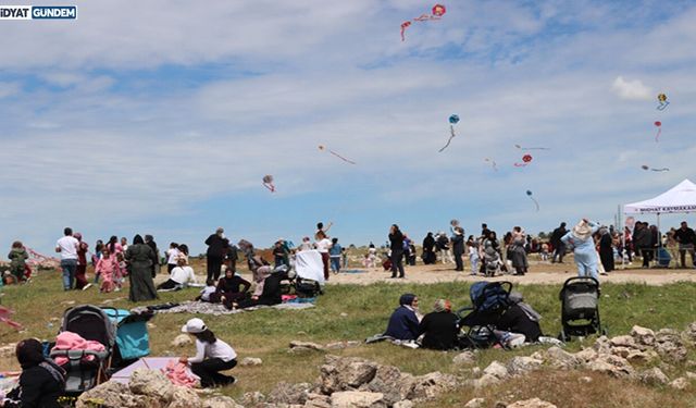 Midyat Semaları Uçurtmalarla Renklendi